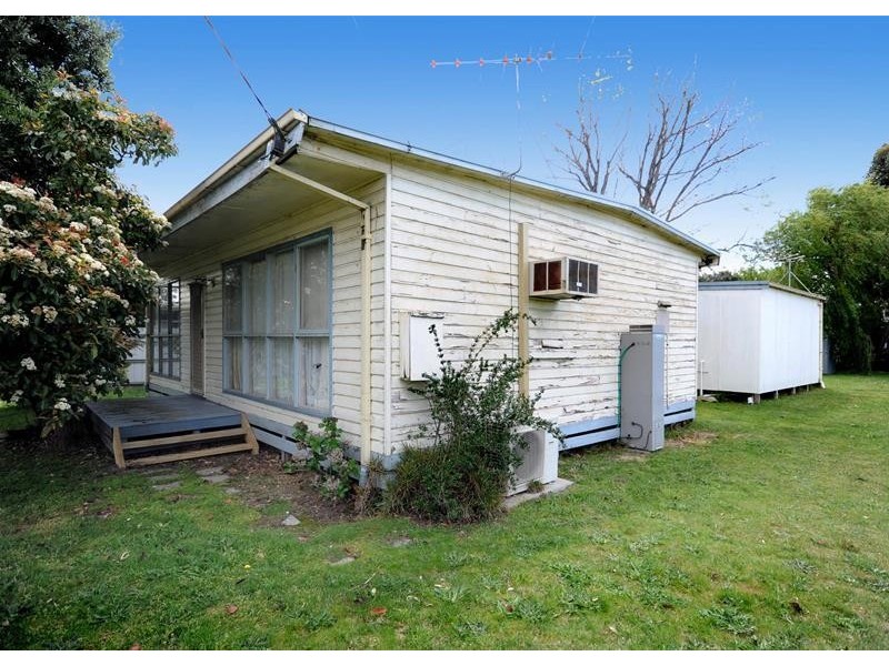 32 Swan Parade, St Leonards VIC 3223