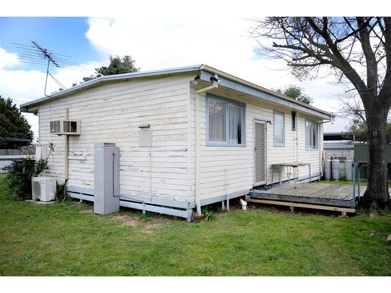 32 Swan Parade, St Leonards VIC 3223