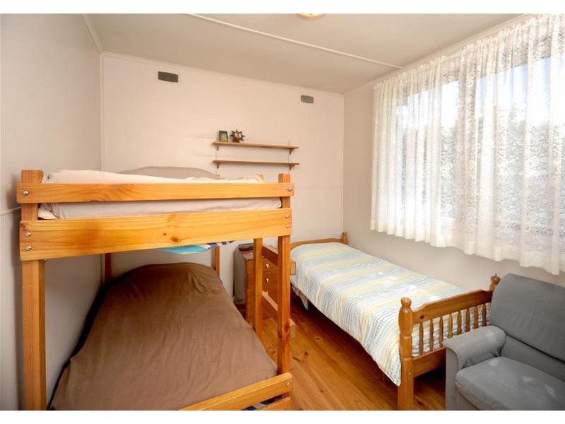 32 Swan Parade, St Leonards VIC 3223