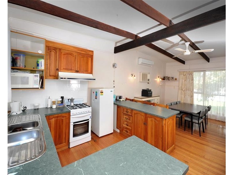 32 Swan Parade, St Leonards VIC 3223