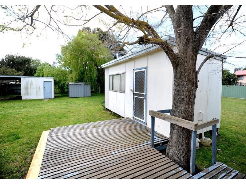 32 Swan Parade, St Leonards VIC 3223