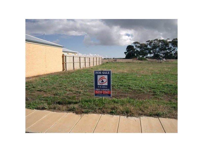 206 Pearl Bay Passage, St Leonards VIC 3223