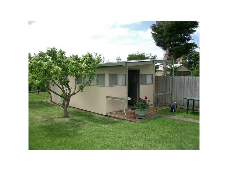 5 VALDA AVENUE, Indented Head VIC 3223