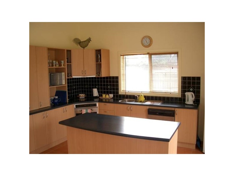 17 WATTLHILL GROVE, St Leonards VIC 3223