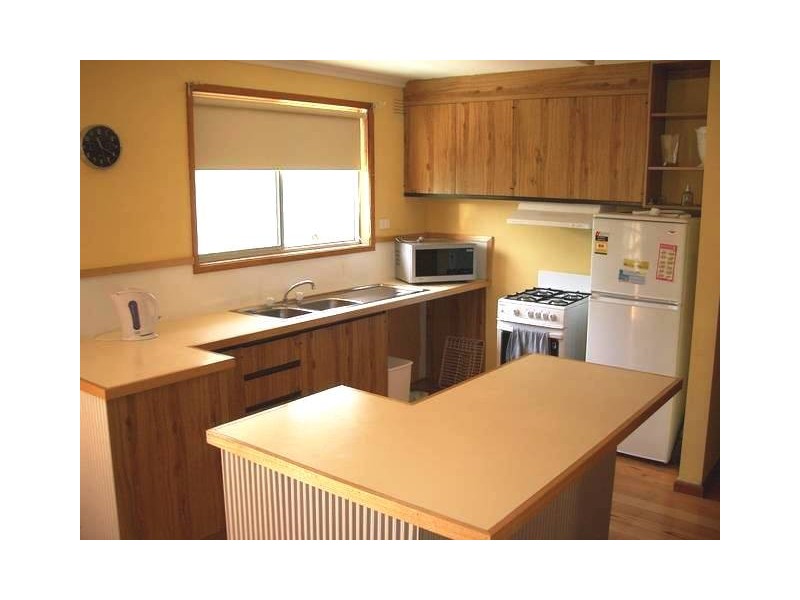 9 HOPETOUN STREET, St Leonards VIC 3223