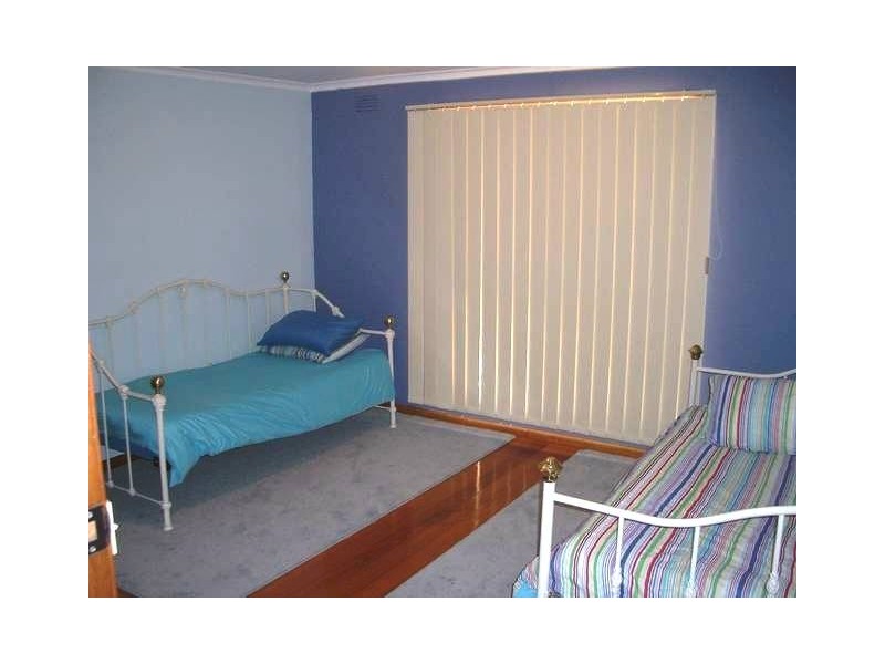 9 HOPETOUN STREET, St Leonards VIC 3223