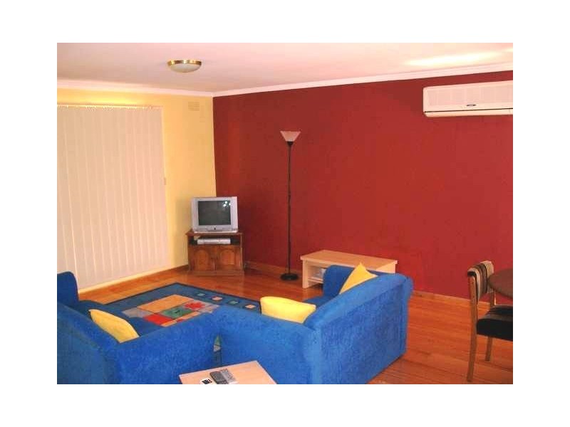 9 HOPETOUN STREET, St Leonards VIC 3223