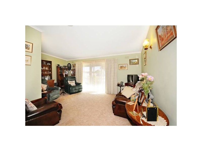 11 Mouchmore Avenue, St Leonards VIC 3223