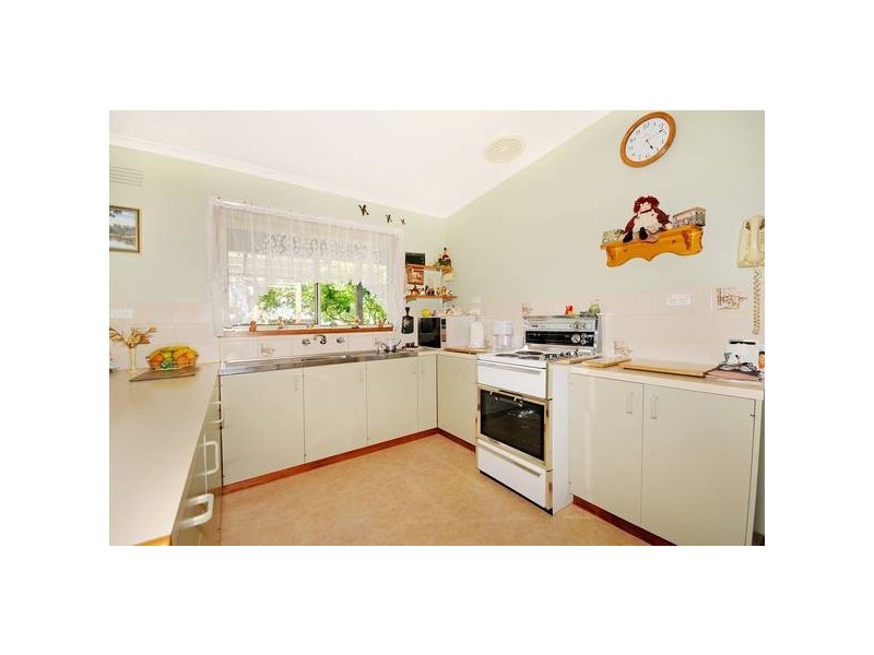 11 Mouchmore Avenue, St Leonards VIC 3223