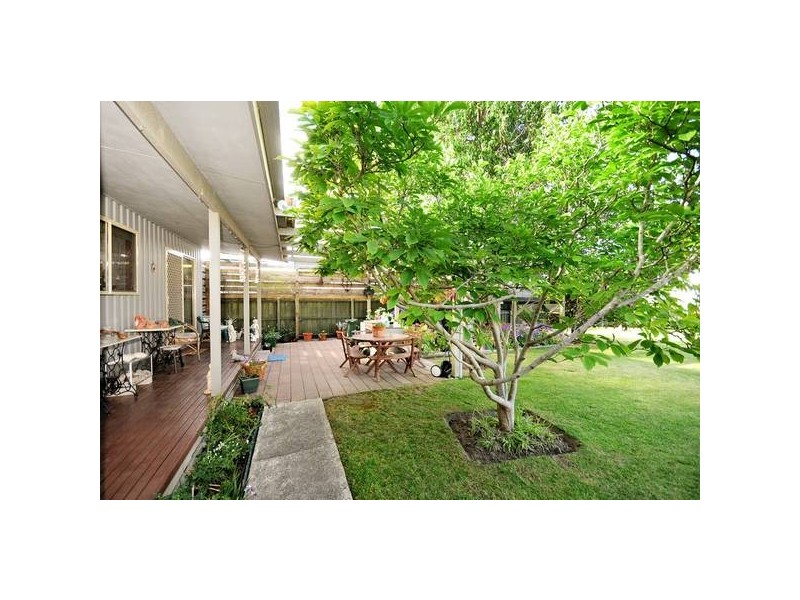 11 Mouchmore Avenue, St Leonards VIC 3223