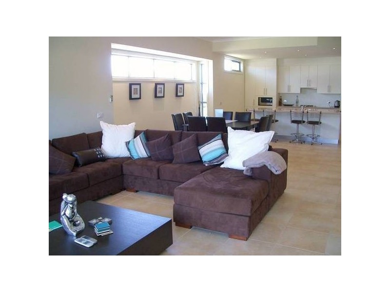 1 & 2 27 Bayside Avenue, St Leonards VIC 3223