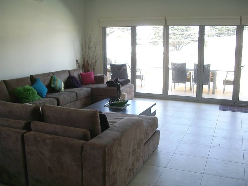 1/27 BAYSIDE AVENUE, St Leonards VIC 3223