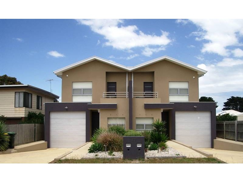 2/27 BAYSIDE AVENUE, St Leonards VIC 3223