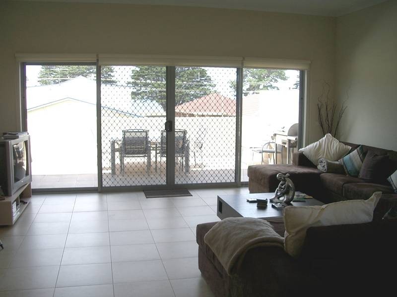 2/27 BAYSIDE AVENUE, St Leonards VIC 3223