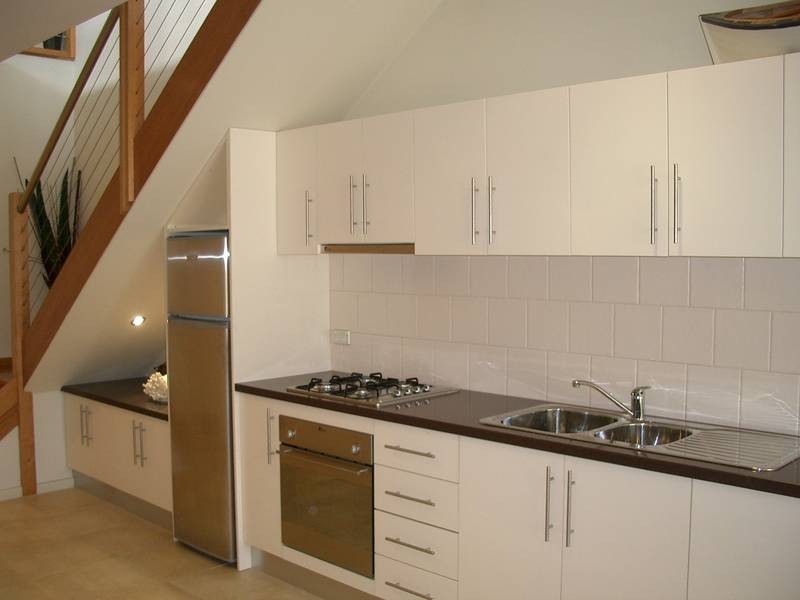 2/27 BAYSIDE AVENUE, St Leonards VIC 3223