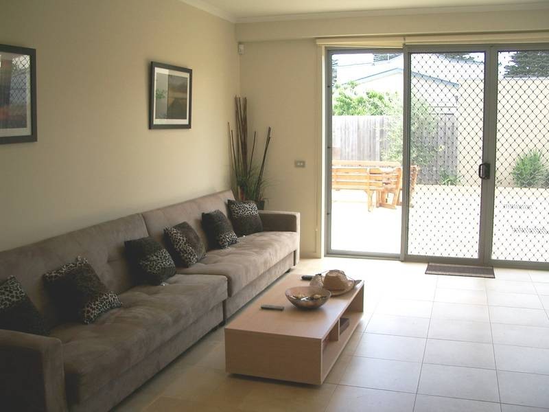 2/27 BAYSIDE AVENUE, St Leonards VIC 3223