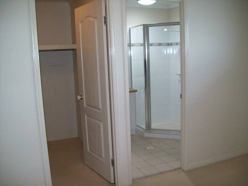 8 Anna Drive, Raceview QLD 4305