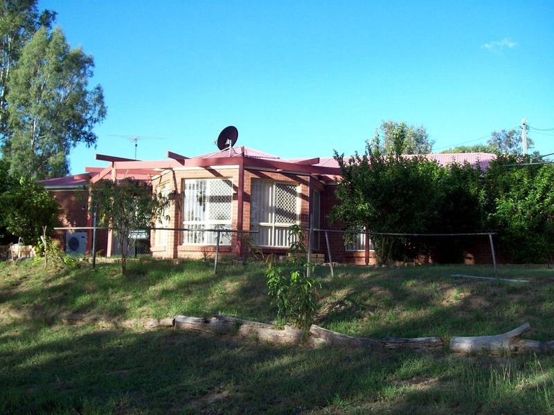 5 Barry Wallace Place, Churchill QLD 4305