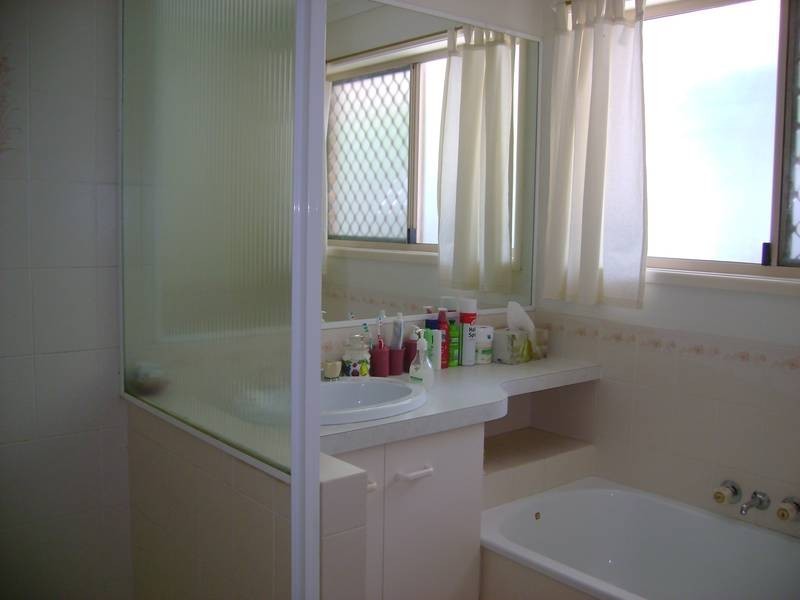 2/117 Pine Mountain Road, Brassall QLD 4305