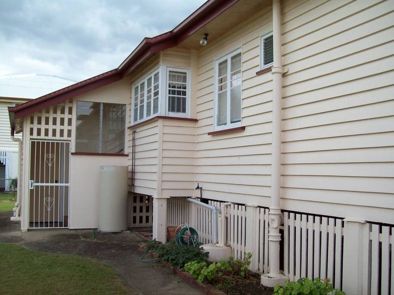 8 Thurso Street, North Booval QLD 4304