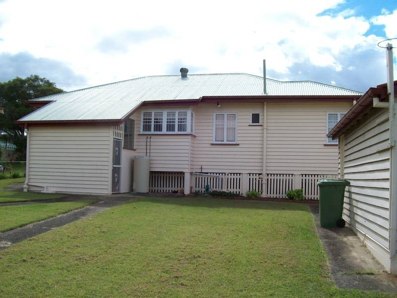 8 Thurso Street, North Booval QLD 4304
