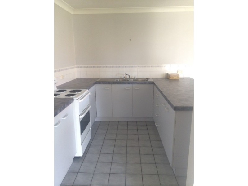 2/1 Palm Avenue, Raceview QLD 4305