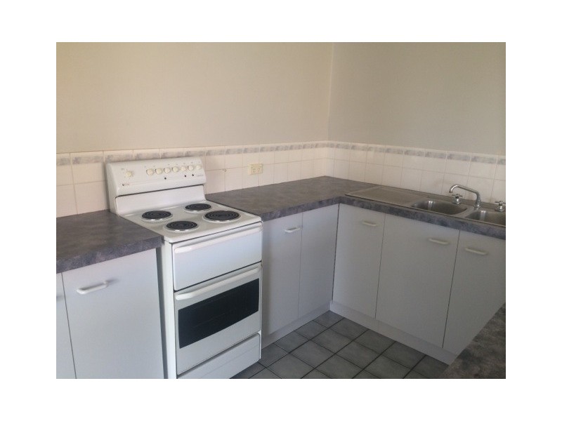 2/1 Palm Avenue, Raceview QLD 4305