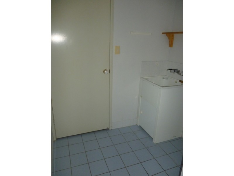 2/1 Palm Avenue, Raceview QLD 4305