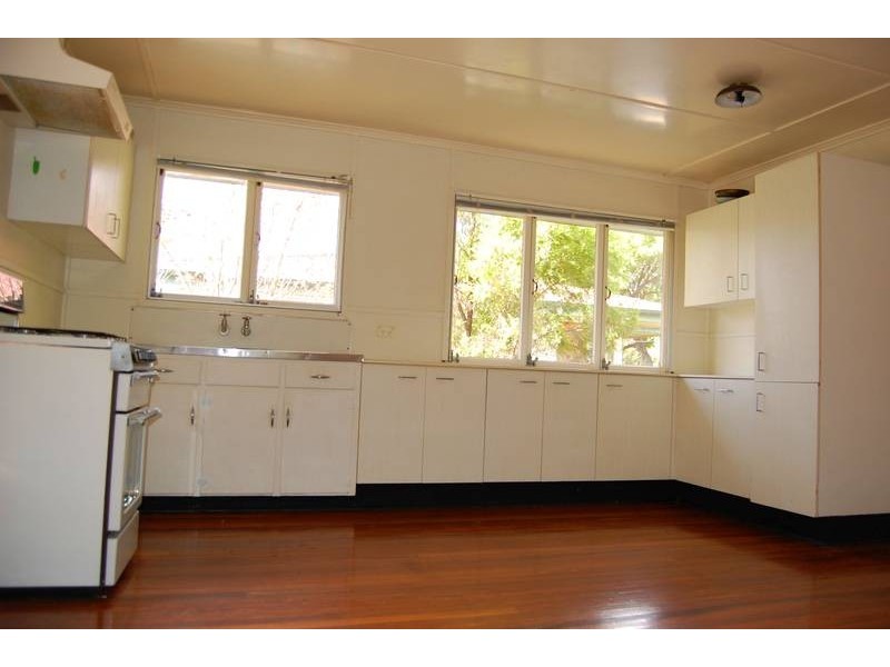 44 Baillieston Street, Leichhardt QLD 4305
