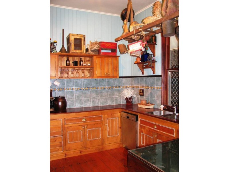 7 W M Hughes Street, North Ipswich QLD 4305