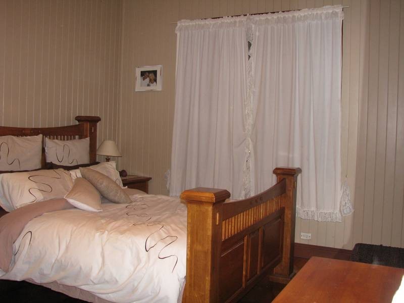 7 W M Hughes Street, North Ipswich QLD 4305