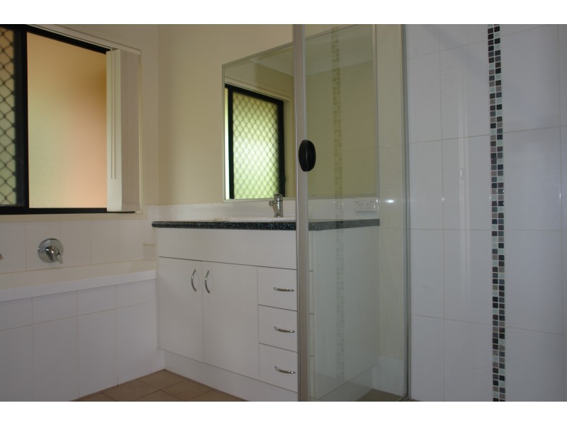 2 Chanel Court, Wulkuraka QLD 4305