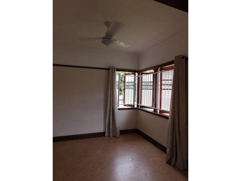 8 Thurso Street, North Booval QLD 4304