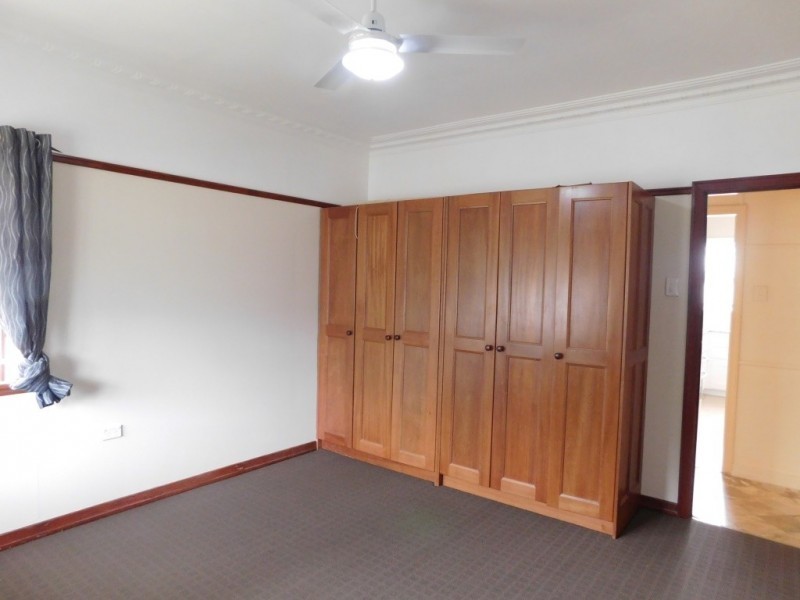 8 Thurso Street, North Booval QLD 4304