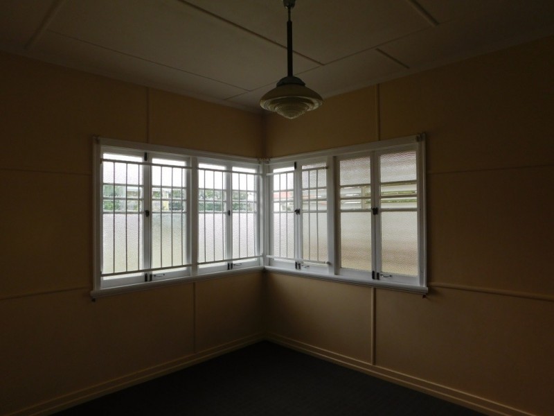 8 Thurso Street, North Booval QLD 4304