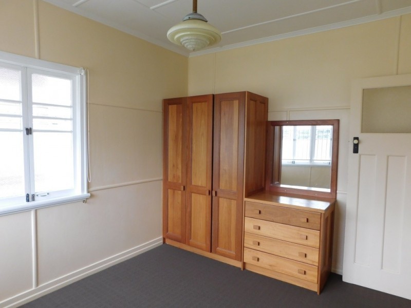 8 Thurso Street, North Booval QLD 4304