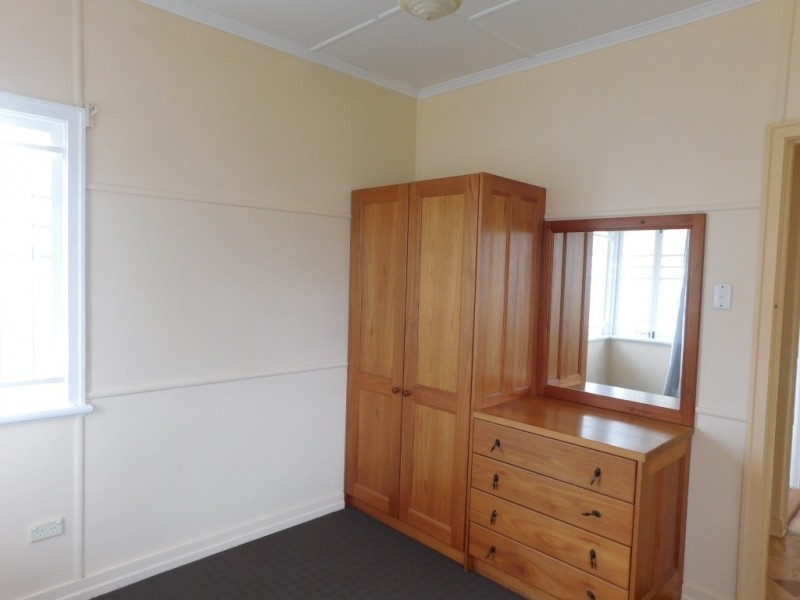 8 Thurso Street, North Booval QLD 4304