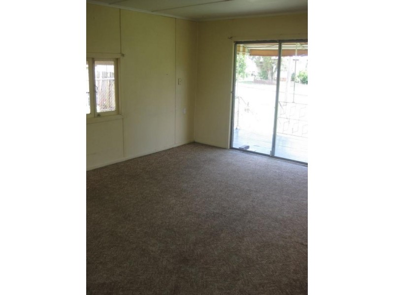 7 Edgar Street, Eastern Heights QLD 4305