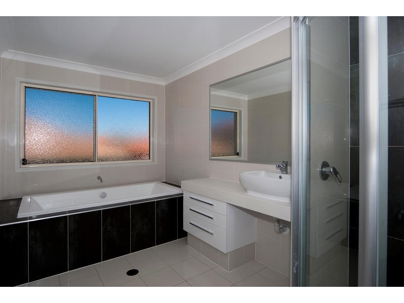 30 Brittany Crescent, Raceview QLD 4305