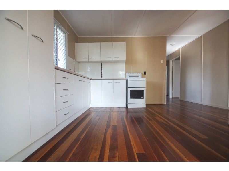 37 Blaxland Street, Eastern Heights QLD 4305