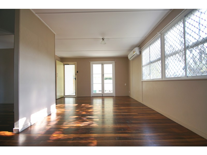 37 Blaxland Street, Eastern Heights QLD 4305