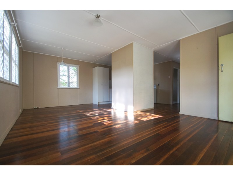 37 Blaxland Street, Eastern Heights QLD 4305