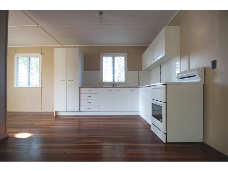 37 Blaxland Street, Eastern Heights QLD 4305