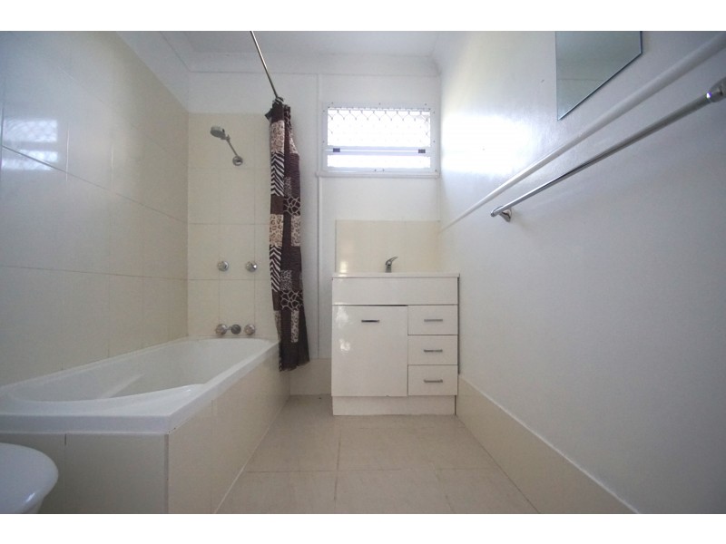 37 Blaxland Street, Eastern Heights QLD 4305