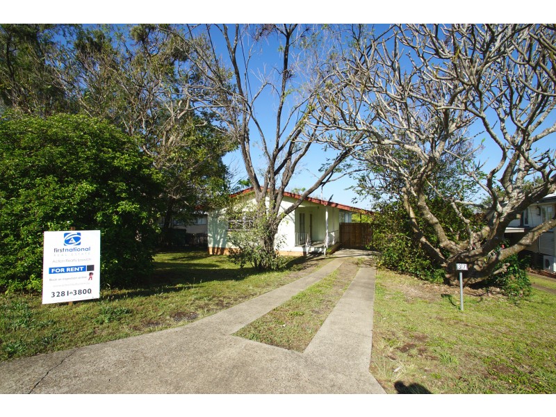 37 Blaxland Street, Eastern Heights QLD 4305