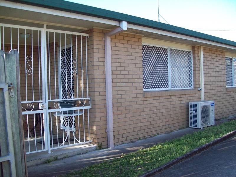 2/234 Warwick Road, Churchill QLD 4305