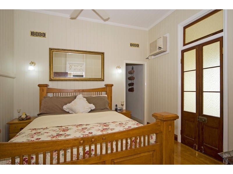 1 Brilliant Street, Newtown QLD 4305