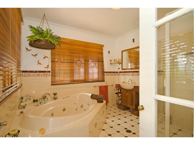 1 Brilliant Street, Newtown QLD 4305