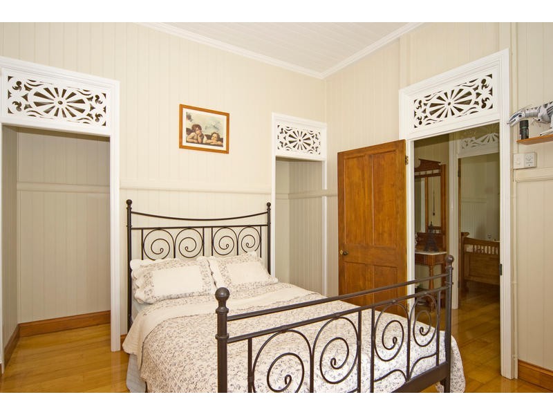 1 Brilliant Street, Newtown QLD 4305