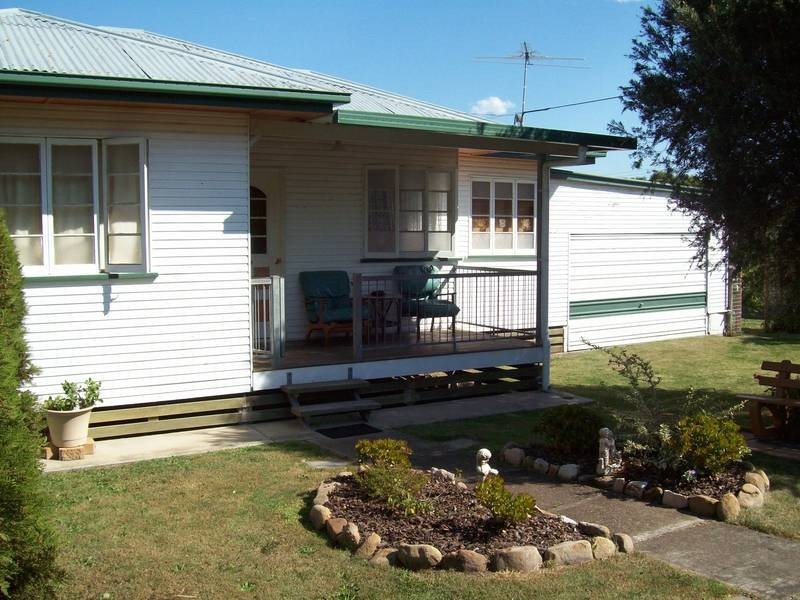 11 Cemetery Road, Raceview QLD 4305